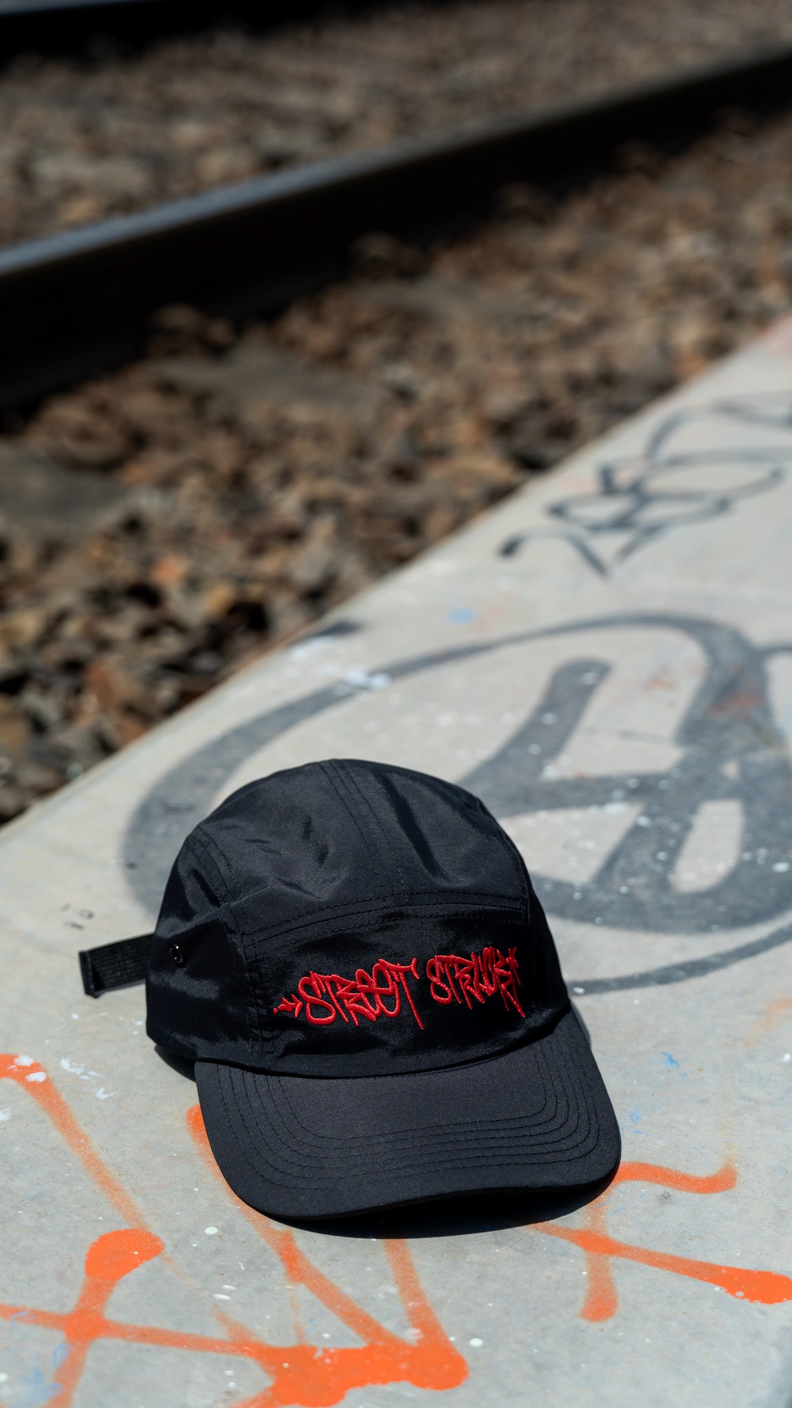 Black x Red Emb 5 pan