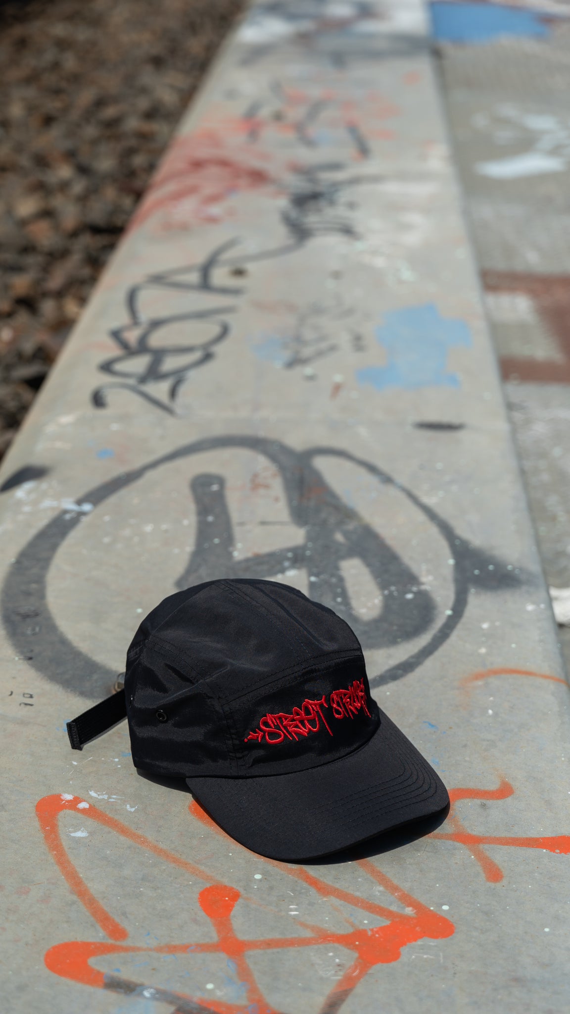 Black x Red Emb 5 pan